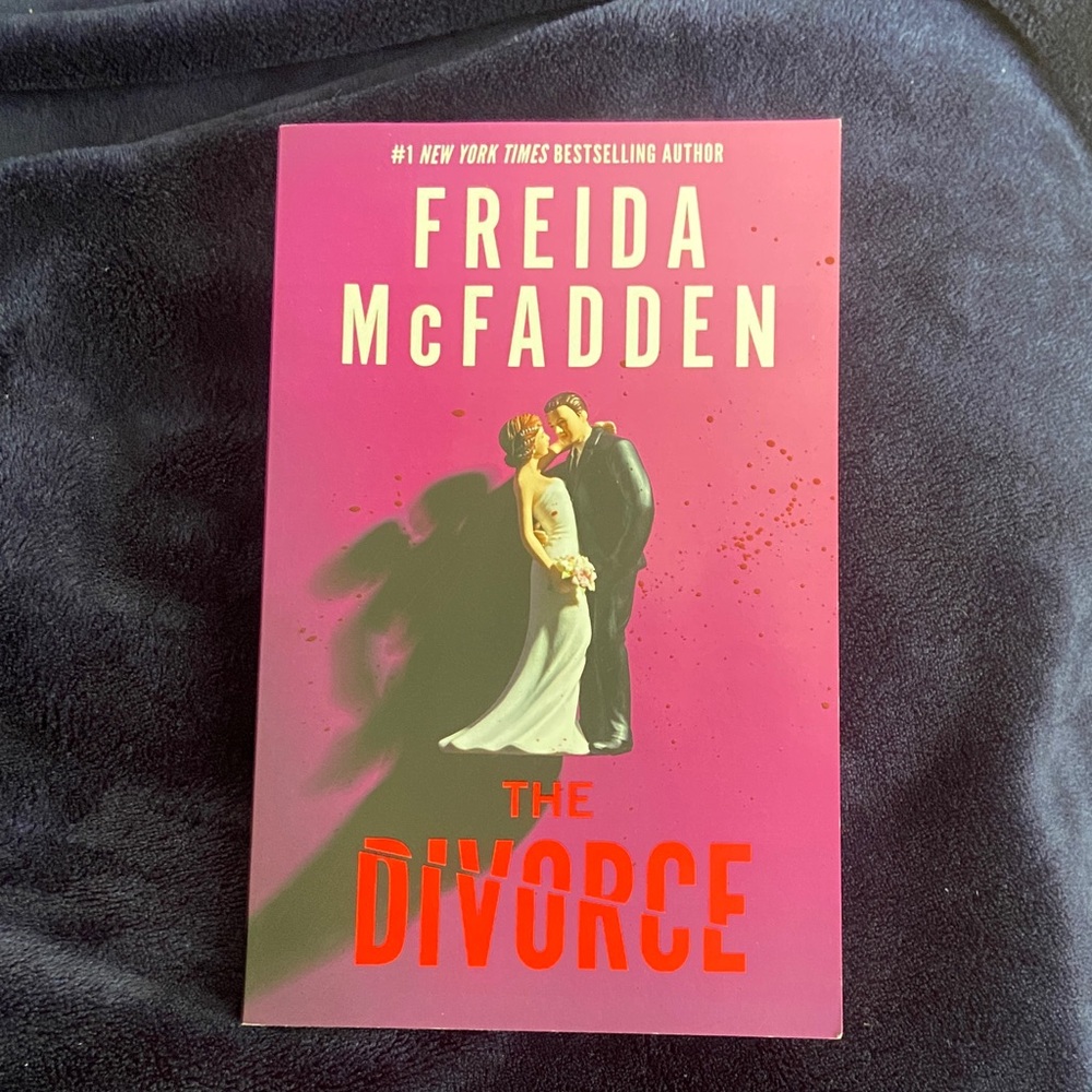 Like new only read once ✨